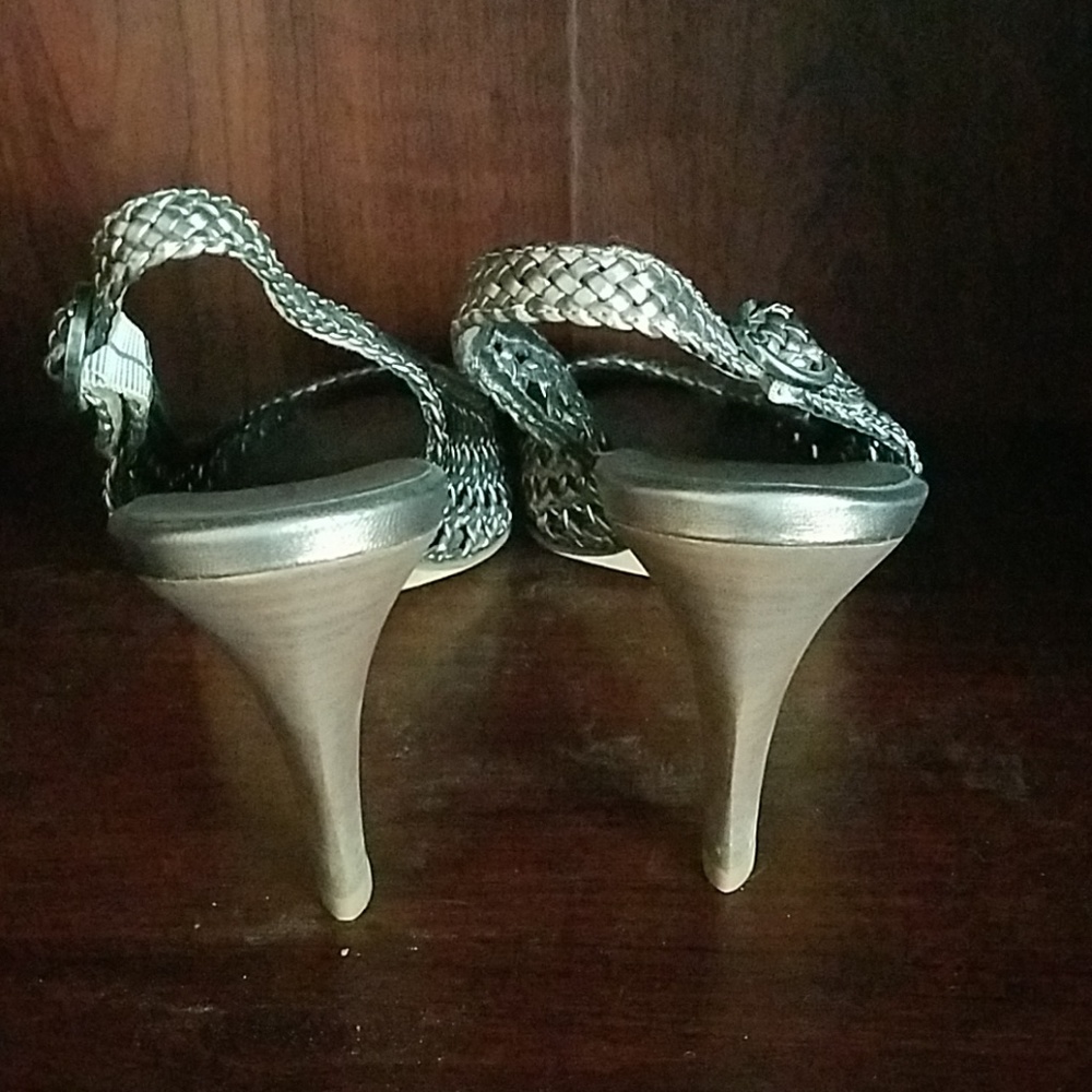 Silver Heels Very Unique - image 3